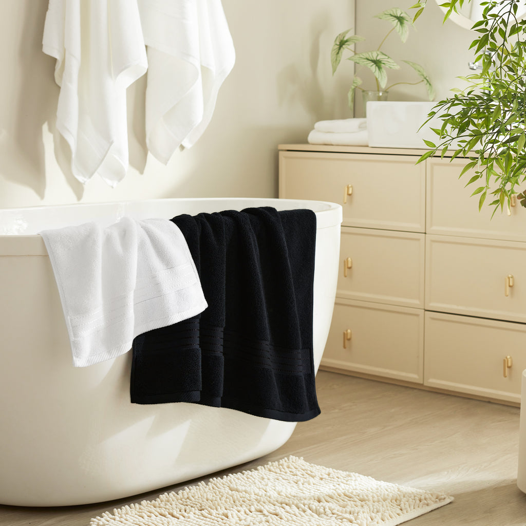 Black+ White 4 Piece Luxury Bath Towels